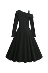 Schwarz kariertes Kleid im Retro-Stil mit einer Schulter aus den 1950er Jahren